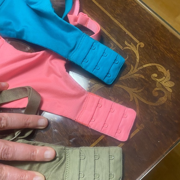 3 BRAS Barely worn, VICTORIA SECRET32-DD - Picture 4 of 11